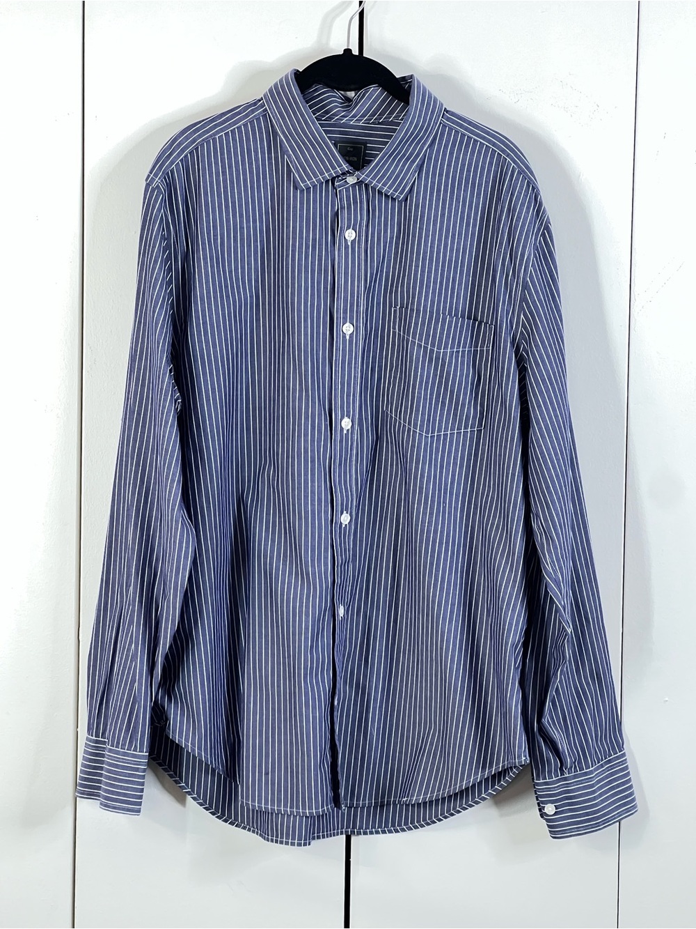 Gap Non-Iron Men’s XL Blue White Striped Button Down Dress Shirt Long Sleeve